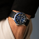 Carregue a imagem no visualizador da Galeria, Relógio Bremont Supermarine 300M GMT, 'Glacier' Blue