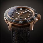 Carregue a imagem no visualizador da Galeria, Relógio Christopher Ward C60-42ADC31B0KK0-HK C60 Pro 300 Bronze 42mm