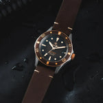 Carregue a imagem no visualizador da Galeria, Relógio Bremont Supermarine 300M Date, Bi-Colour