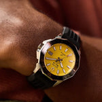 Carregue a imagem no visualizador da Galeria, Relógio Bulova Marine Star 96B431 Quartzo