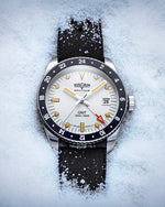 Carregue a imagem no visualizador da Galeria, Relógio Vulcain 680174A57.BHM286 Skindiver GMT - White Luminova Beige
