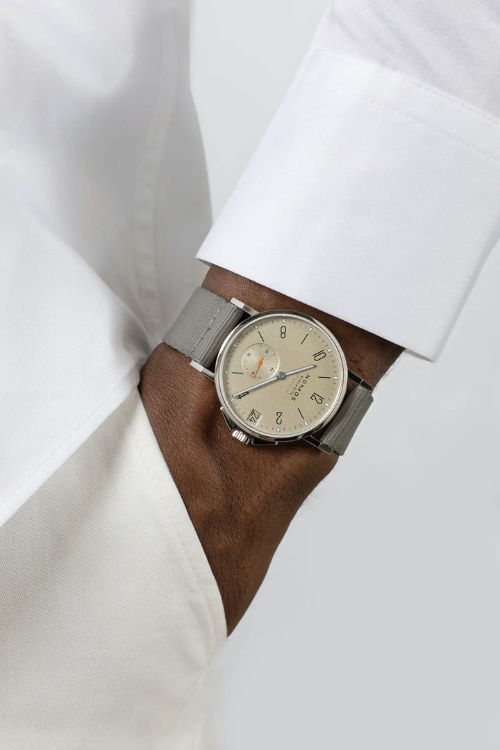 Relógio NOMOS Glashütte Ahoi Neomatik Date 38mm Sand on Textile Strap 527