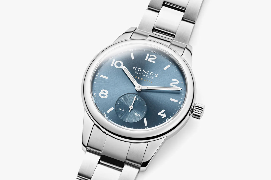 Relógio NOMOS Glashütte Club Sport Neomatik 37mm Polar Blue on Bracelet 750