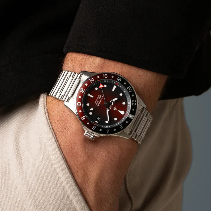 Relógio Bremont Supermarine 300M GMT, 'Ember' Red