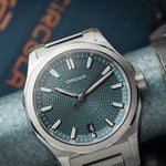 Carregue a imagem no visualizador da Galeria, Relógio Circula Steel sports watch Facet Petrol - Suede Strap FS-SV-PP