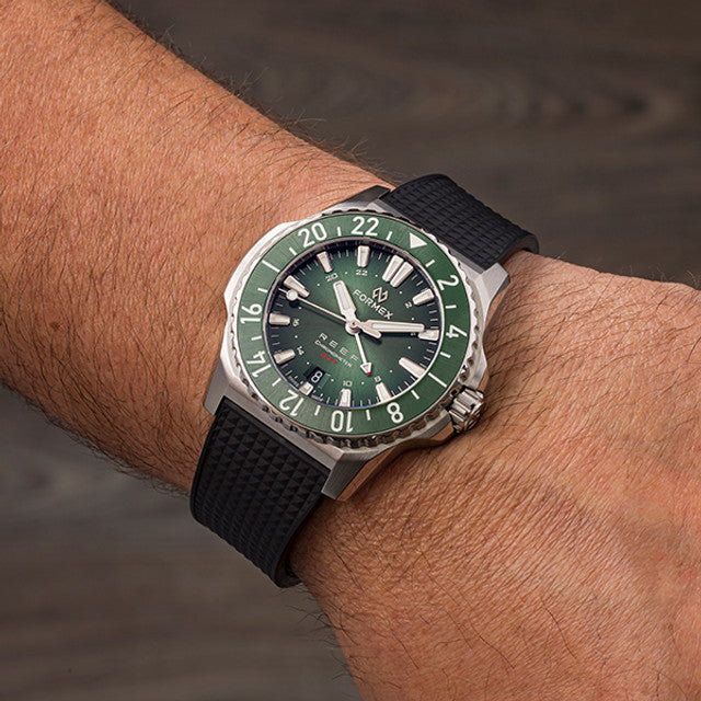 Relógio Formex REEF GMT Automático GMT COSC 300M GREEN 42MM 2202.1.5300.100