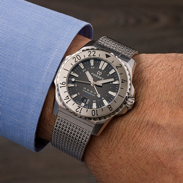 Relógio Formex REEF GMT Automático GMT COSC 300M BLACK/BLUE 42mm  2202.1.5323.820