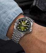 Carregue a imagem no visualizador da Galeria, Relógio Formex REEF 39.5 MM Automático COSC 300M Green 39.5mm 2201.1.6300.910
