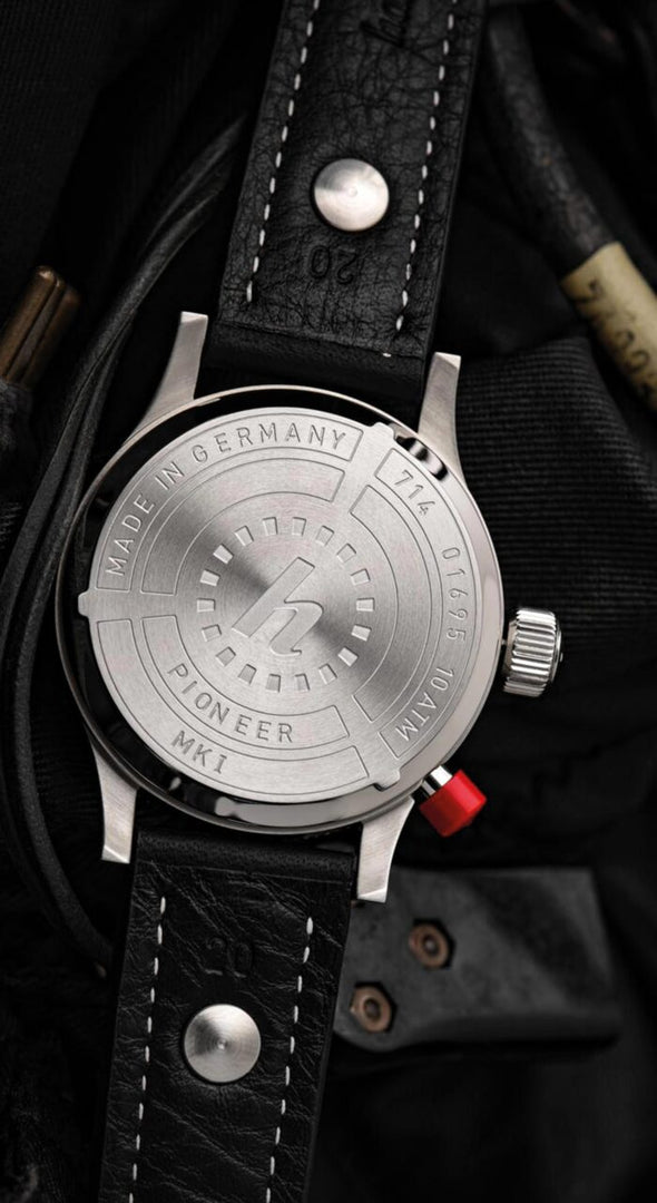 Relógio Hanhart PIONEER Mk I Reverse Panda, 40 mm 714.211-
