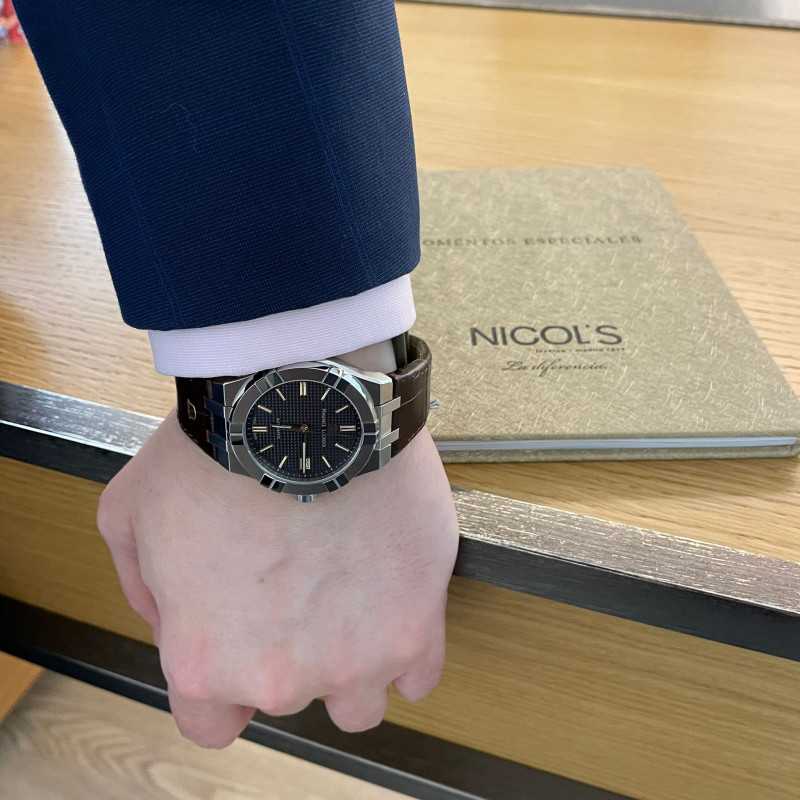 Relógio Maurice Lacroix AIKON AI6007-SS001-331-1 - Automático - 39mm