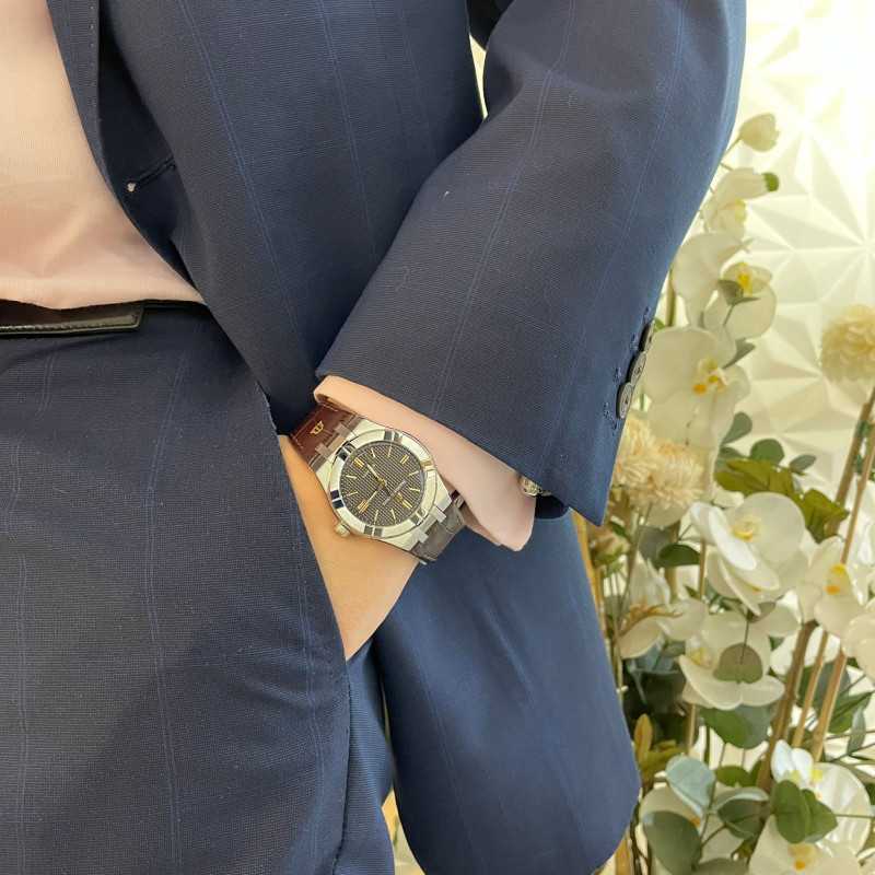 Relógio Maurice Lacroix AIKON AI6007-SS001-331-1 - Automático - 39mm