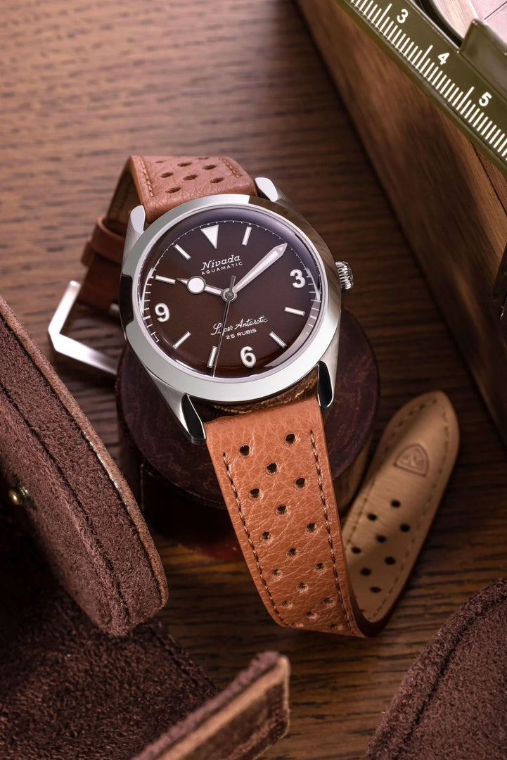 Relógio Nivada Grenchen SUPER ANTARCTIC 3.6.9 BROWN NO VINTAGE EFFECT - WHITE LUMINOUS 38mm 32040A23